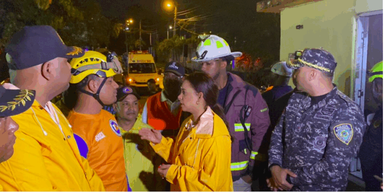 Alcaldesa Betty Gerónimo supervisa operativos de búsqueda de niña arrastrada por cañada en SDN