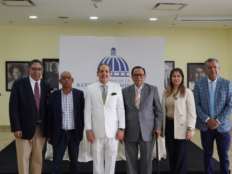Ministerio de Cultura otorga a José Enrique García el Premio Internacional Pedro Henríquez Ureña