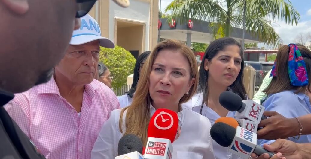 Carolina Mejía sigue su recorrido por Dajabón y visita el Mercado Binacional