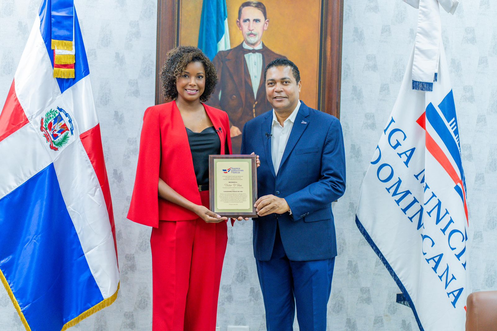Víctor D’ Aza es reconocido como Funcionario Público del Mes por su impacto en la gestión municipal Víctor D’ Aza es reconocido como Funcionario Público del Mes por su impacto en la gestión municipal