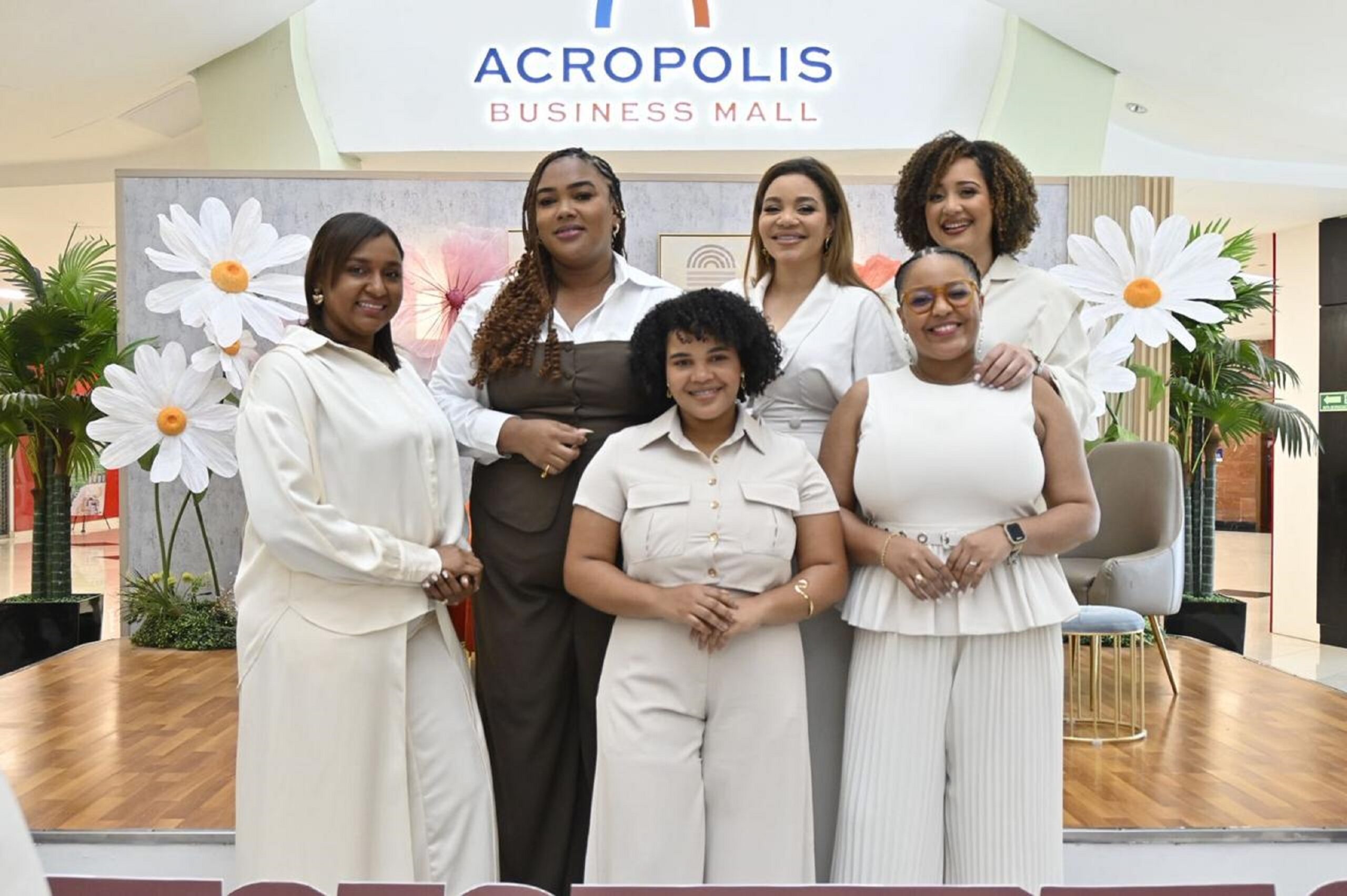 Un evento que inspira a mujeres a levantarse, unirse y crecer juntas