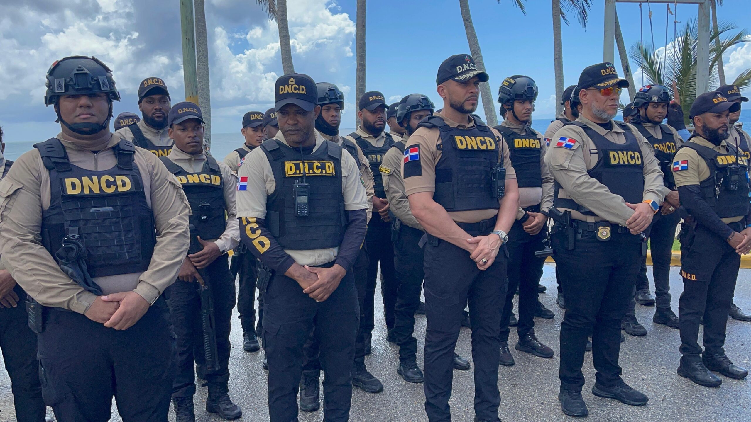 Nagua-  La Direccion Nacional de Control de Drogas (DNCD) en la provincia María Trinidad  Sánchez realizó en éste fin de semana  varios allanamientos y  operativos en los municipios Nagua y Cabrera dando los siguientes resultados: