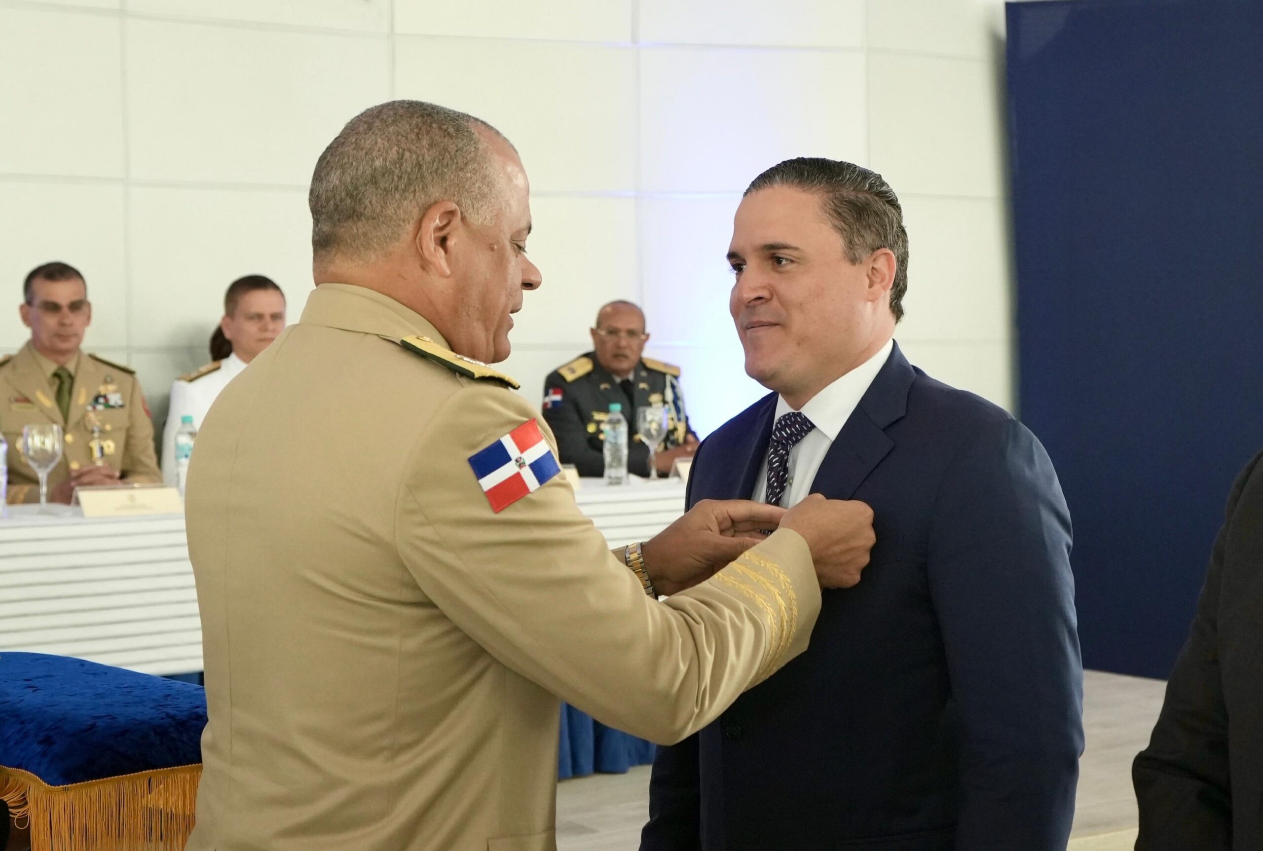 Jean Luis Rodríguez recibe máxima distinción del CESEP por sus aportes a la seguridad portuaria