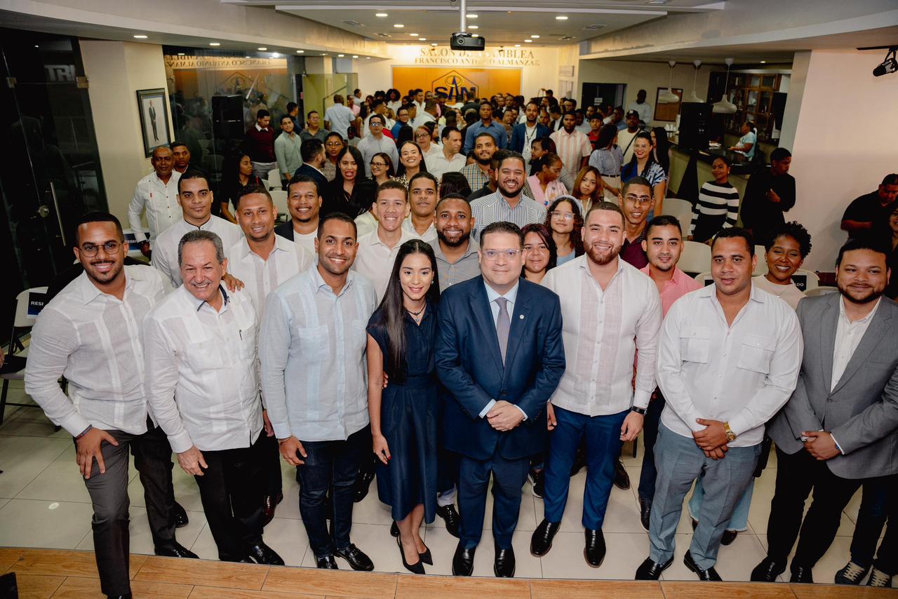 Eduardo Sanz Lovatón, director de Aduanas, diserta sobre logística a jóvenes de SDE