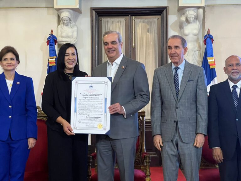 Gobierno entrega por cuarta vez “Premio a la Excelencia Docente en las Instituciones de Educación Superior 2025”