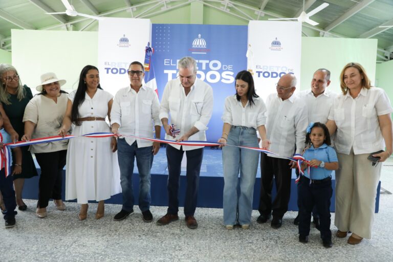 Presidente Luis Abinader entrega escuela de 16 aulas en Montecristi en el marco del Plan “Aulas 24/7”