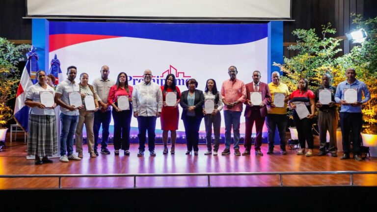 Promipyme entrega RD millones en préstamos a 310 emprendedores, pequeños y microempresarios de Barahona