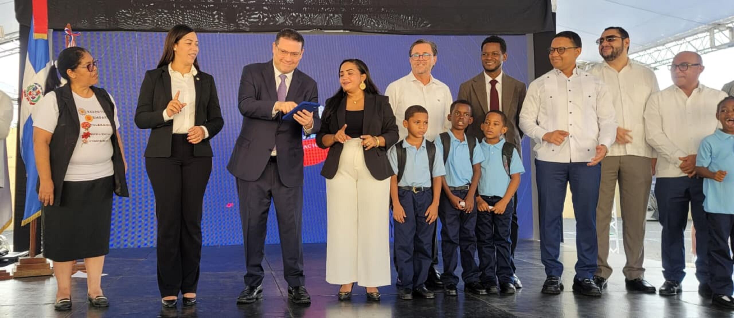 Eduardo Sanz Lovatón resalta compromiso con la educación al inicio del año escolar 2025-2026