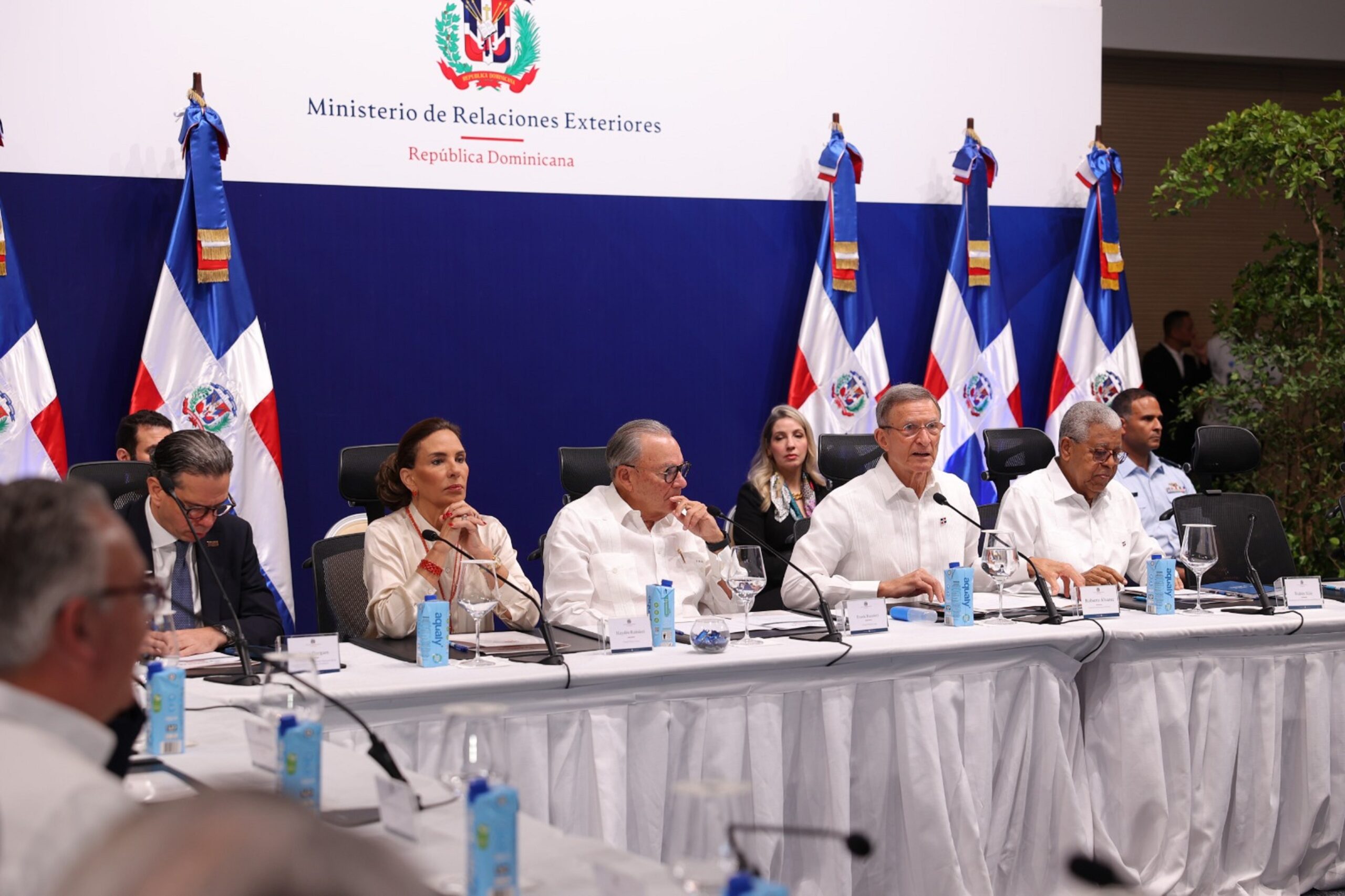 Canciller Roberto Álvarez presenta pormenores de la organización de la X Cumbre de las Américas a medios de comunicación y líderes de opinión