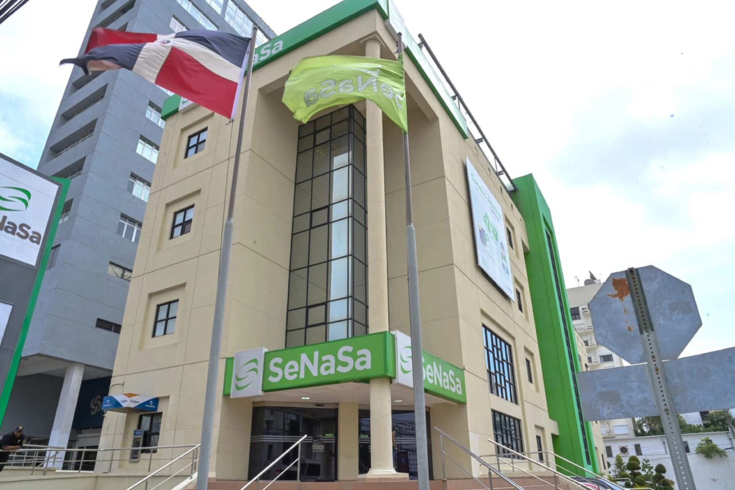 Santo Domingo.- El Seguro Nacional de Salud (Senasa) informó que las auditorías y procesos de supervisión realizados por la Cámara de Cuentas, la Contraloría General de la República y firmas privadas, forman parte de los mecanismos establecidos para garantizar la transparencia y el uso adecuado de los recursos públicos en las instituciones del Estado.