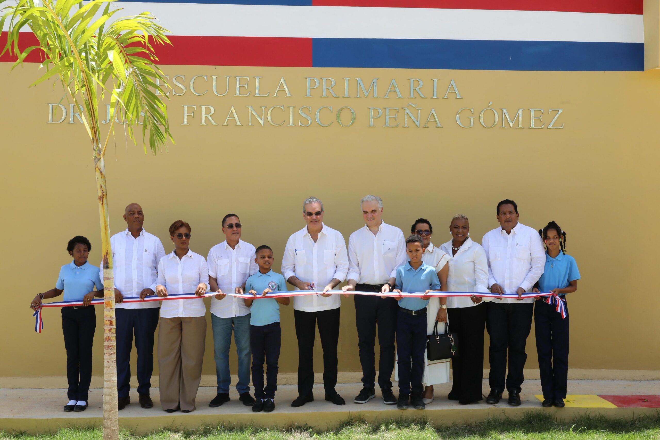Presidente Abinader inaugura escuelas en La Altagracia con capacidad para 1,600 estudiantes