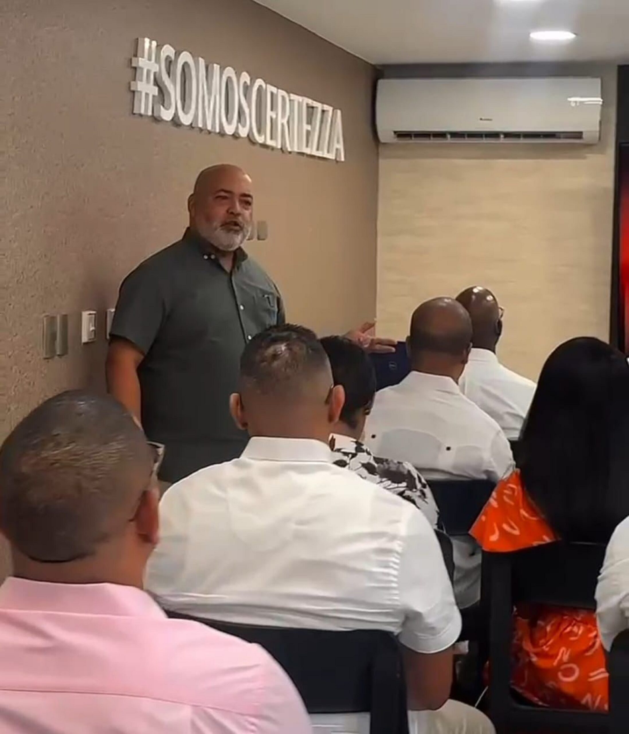 César Bollero cautiva liderazgo personal con su taller “Conversaciones que Transforman”
