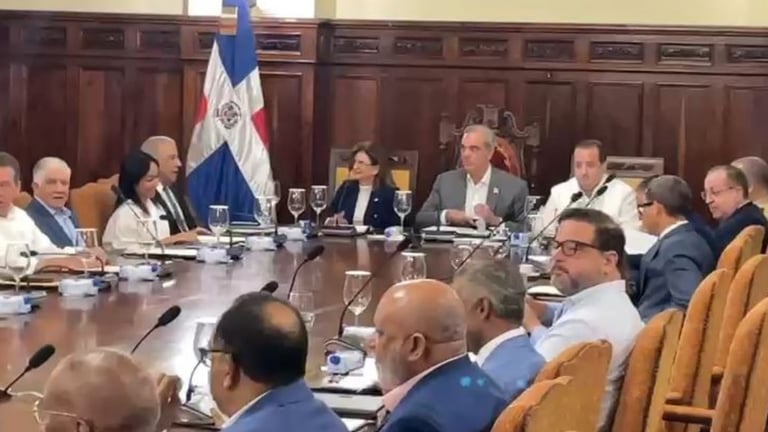 Abinader encabeza Consejo de Gobierno en Palacio Nacional