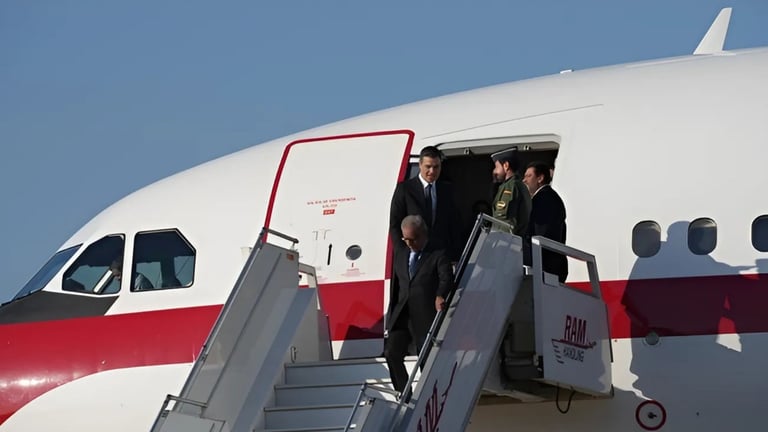 Avería afecta avión de presidente de España cuando iba a viajar a cumbre de París Avería afecta avión de presidente de España cuando iba a viajar a cumbre de París