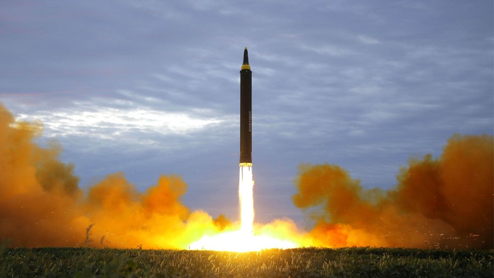 COREA: Kim prueba cohete para misiles con capacidad nuclear COREA: Kim prueba cohete para misiles con capacidad nuclear
