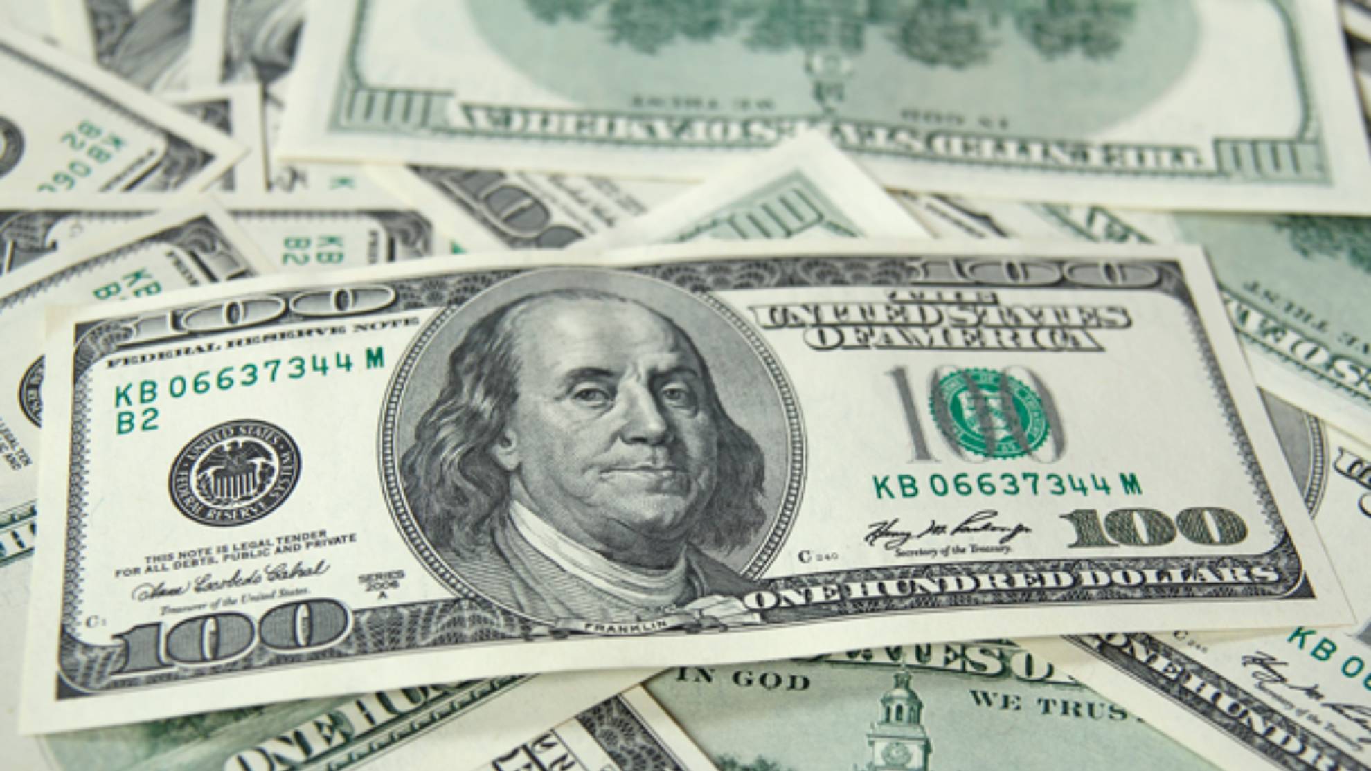 El dólar bajó 12 centavos; este martes era vendido a RD.42