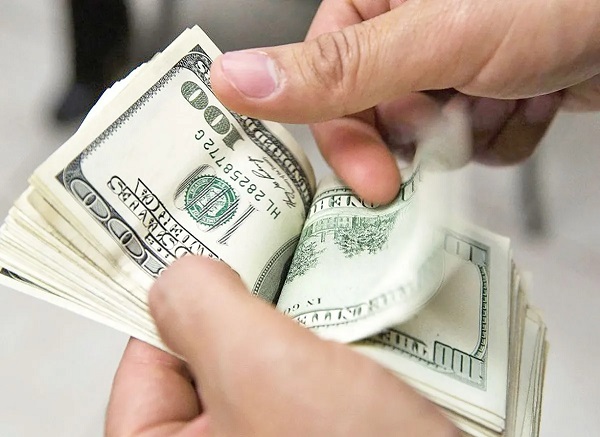 El dólar se cambia este martes para la venta a los 64.13 pesos