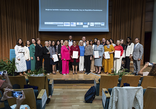 ESPAÑA: Reconocen doctoras RD tituladas en Universitat de València