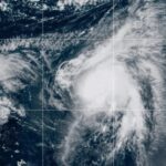 Humberto se convierte huracán sobre el océano Atlántico