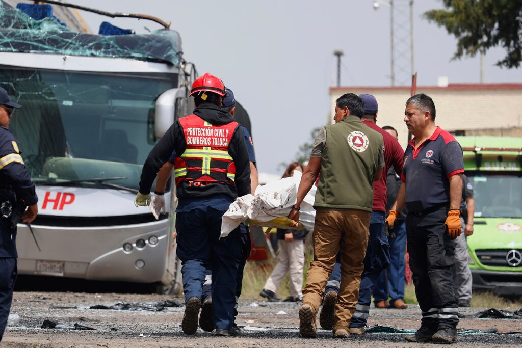 MEXICO: Al menos 8 muertos y 45 heridos por un accidente
