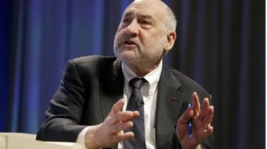 Nobel de Economía fustiga los aranceles del presidente Trump