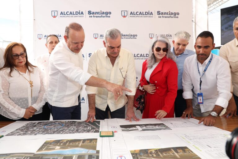 Presidente anuncia trabajos para beneficiar moradores Santiago