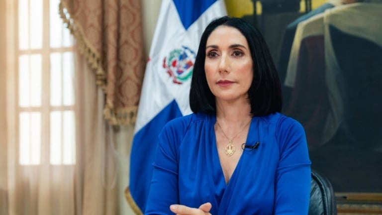 Primera dama exhorta denunciar el abuso y maltrato infantil