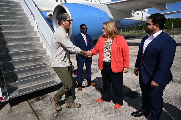 PUERTO RICO: Jefe Pentágono supervisa el despliegue militar