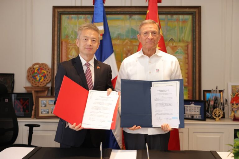 R. Dominicana y China firman acuerdo cooperación económica