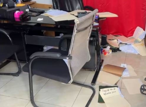 VIDEO: Asaltan a mano armada a dealer en SFM y envenenan perro del local