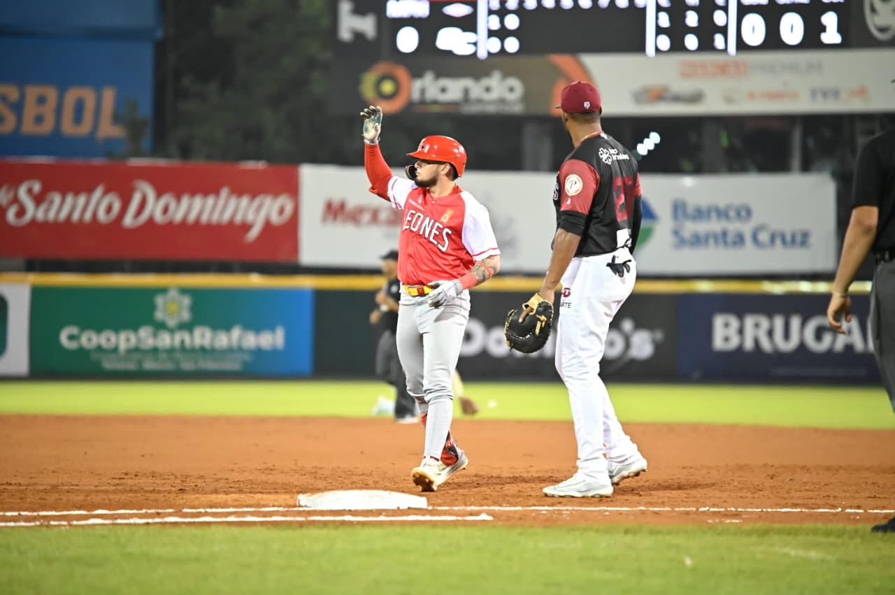 Aguilas se afianzan en el primer lugar; Toros vencen a los Tigres Aguilas se afianzan en el primer lugar; Toros vencen a los Tigres