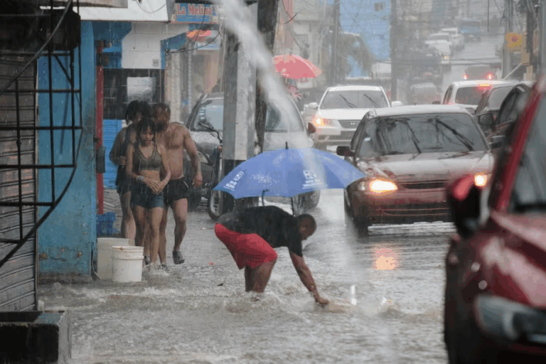 Anuncian lluvias y tormentas eléctricas asociados a Melissa