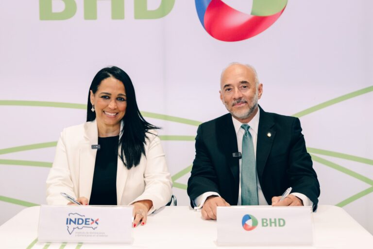 BHD e INDEX firman acuerdo para apoyar diáspora de la RD