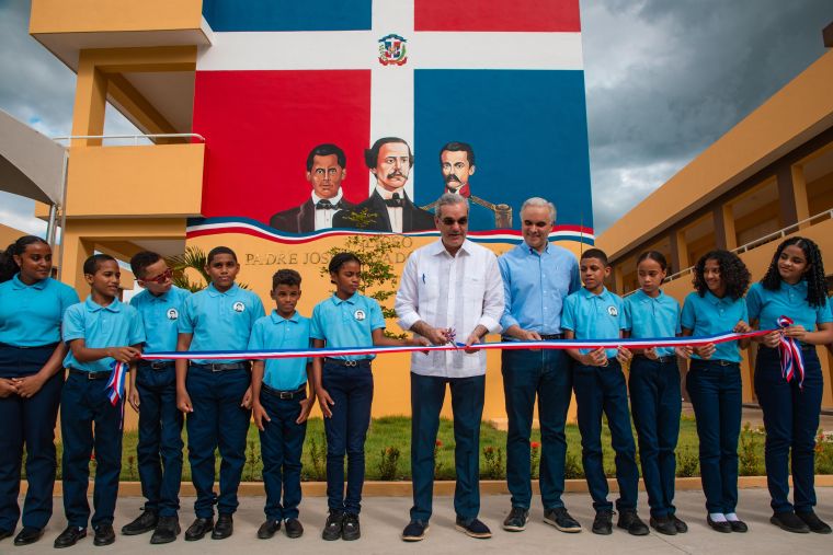 BONAO: Presidente inaugura el Liceo Padre José S. Fernández