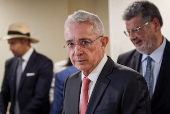 COLOMBIA: Justicia absuelve a Alvaro Uribe de delitos soborno