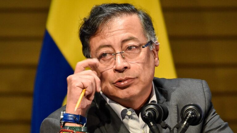 COLOMBIA: Petro afirma el TLC con EU está «suspendido facto»