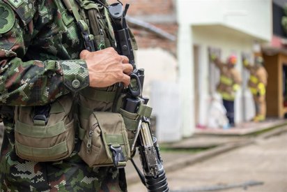 COLOMBIA: Un muerto y seis heridos deja ataque a base militar
