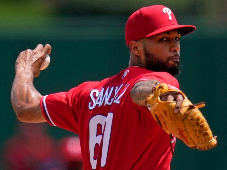 Cristopher Sánchez abrirá el primer juego ante los Dodgers