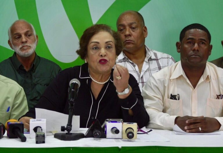 Denuncian impuestos ilegales y abusivos contra asalariados RD