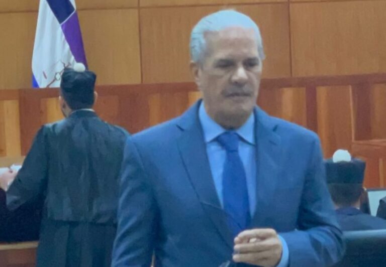 Devuelve RD millones; dice Donald sabía mafia en Hacienda