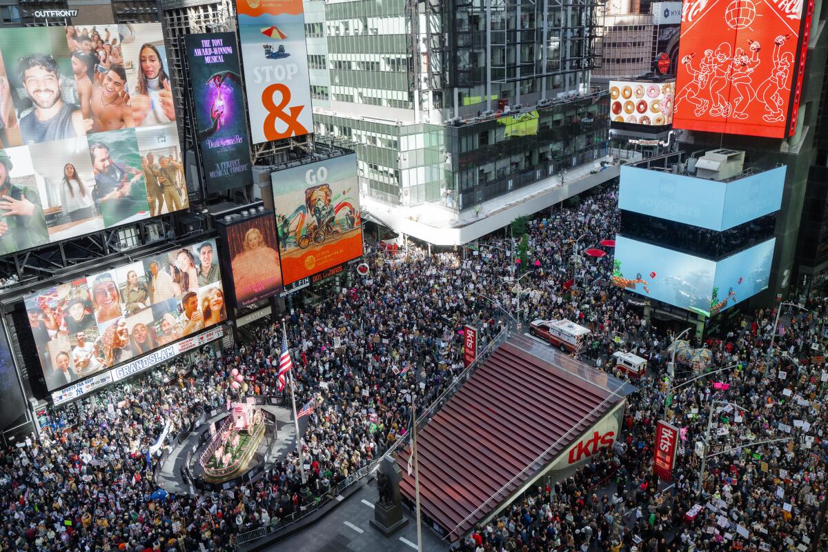 EEUU: Miles protestan contra Trump en principales ciudades