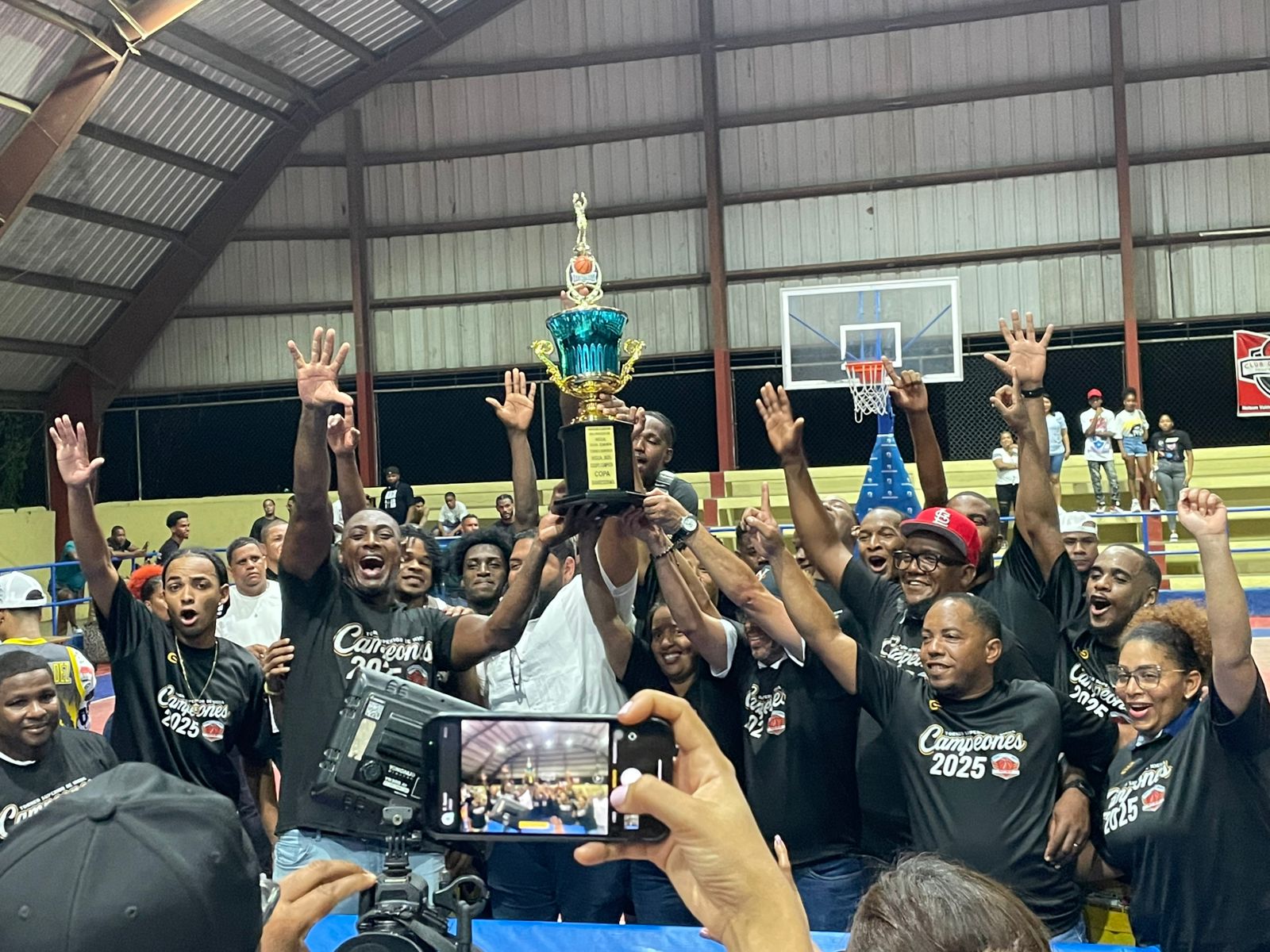 El Club Boca se corona campeón baloncesto superior de Nigua