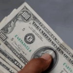 El dólar subió 15 centavos; este lunes era vendido a RD.36