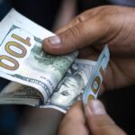 El dólar subió 17 centavos; este viernes era vendido a RD.87