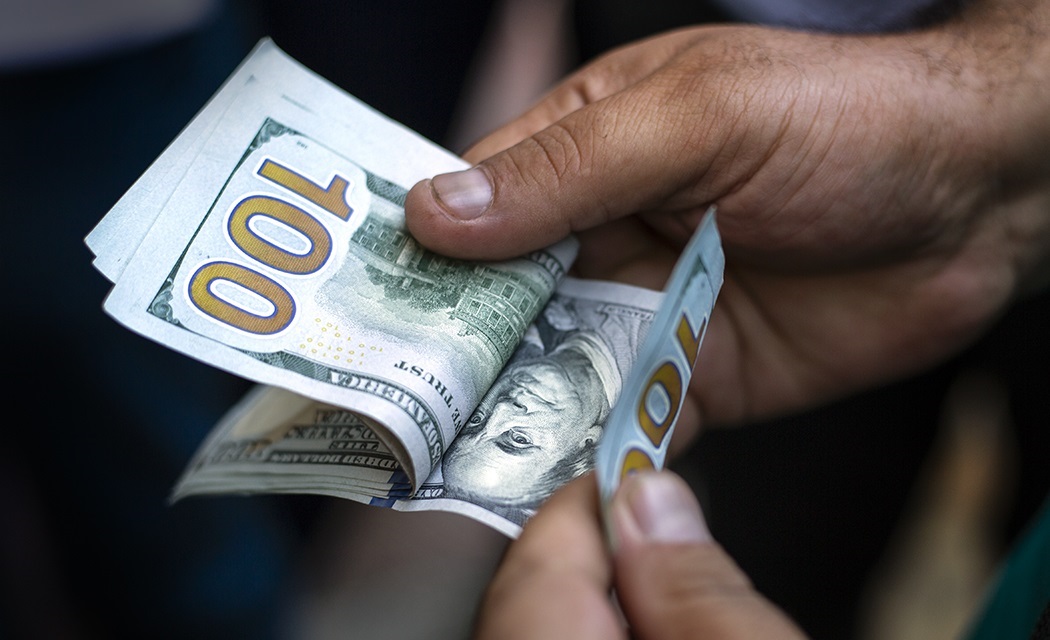El dólar subió 17 centavos; este viernes era vendido a RD.87