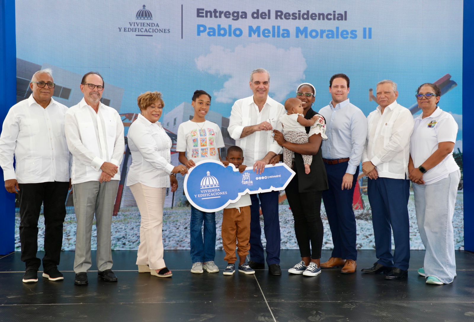El Presidente entrega 95 nuevas viviendas en Pedro Brand, SD