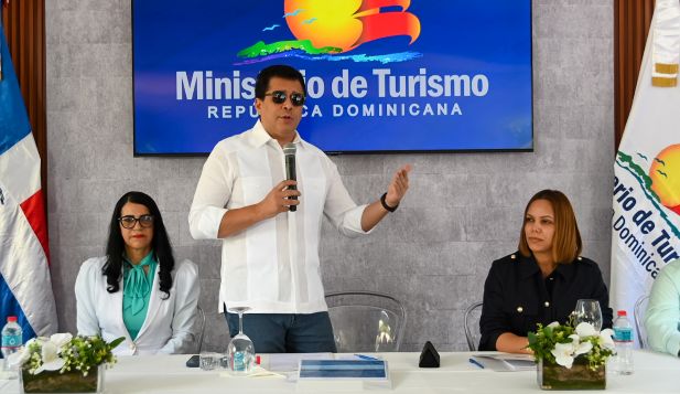 Gobierno inicia reconstrucción parque turístico en Constanza