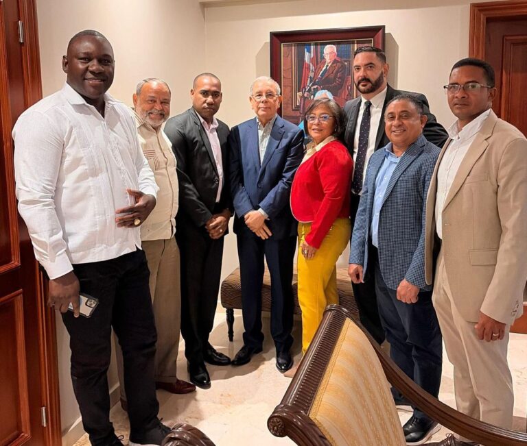 Juramenta dirigentes regresan al PLD en “De Vuelta a Casa”