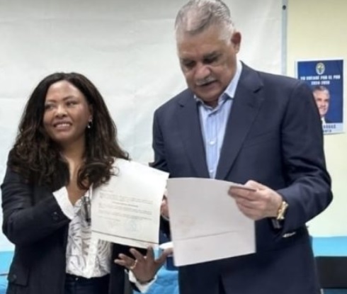 Miguel Vargas juramenta la presidente del PRD en Madrid