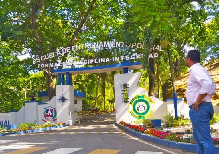 Mujer denuncia hija cadete fue violada por oficial academia PN